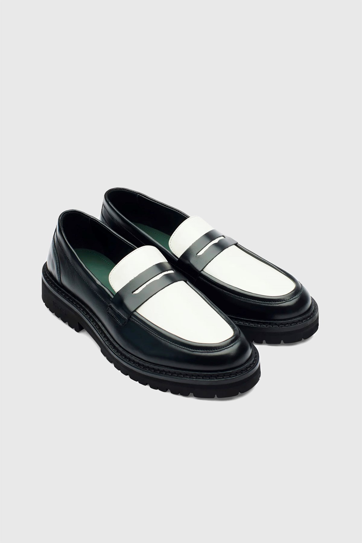 Vinny's Richee Two-Tone Loafer Black & white crust leather | WoodWood.com